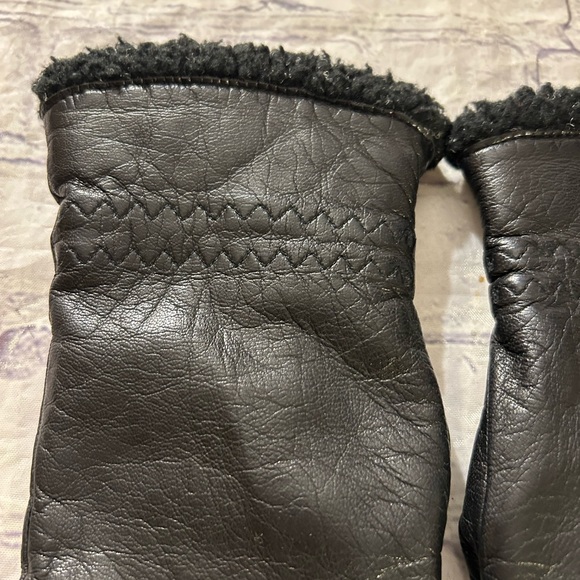 VINTAGE FOWNES GENUINE LEATHER BLACK GLOVES WITH POLYESTER LINING WOMENS 7 1/2 - Picture 5 of 5